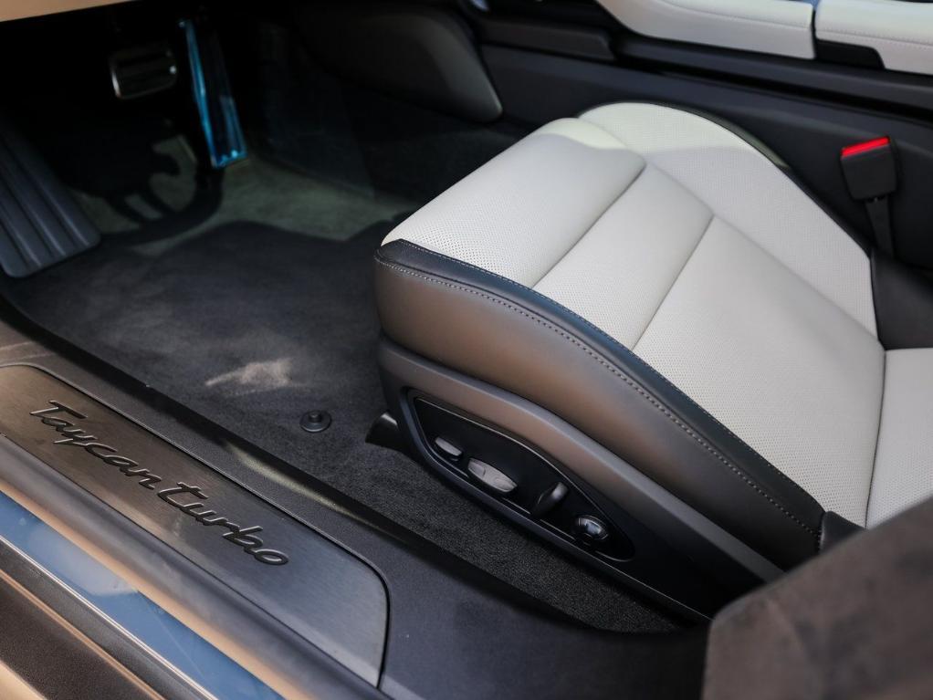 new 2026 Porsche Taycan car