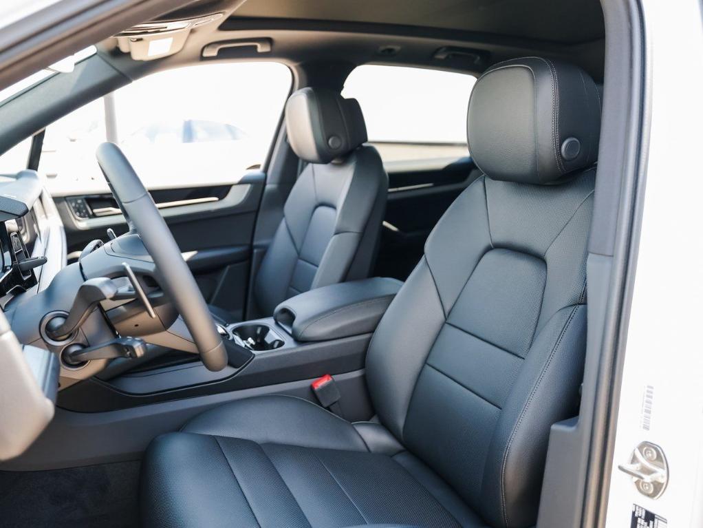 new 2025 Porsche Cayenne car