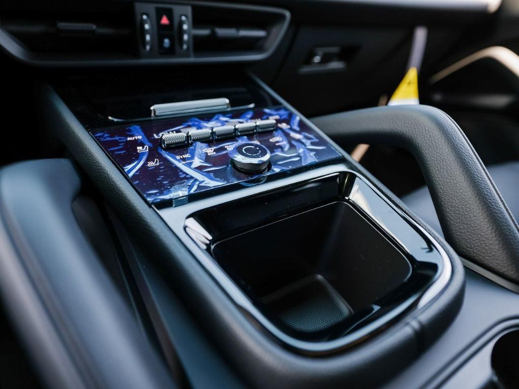 new 2025 Porsche Cayenne car