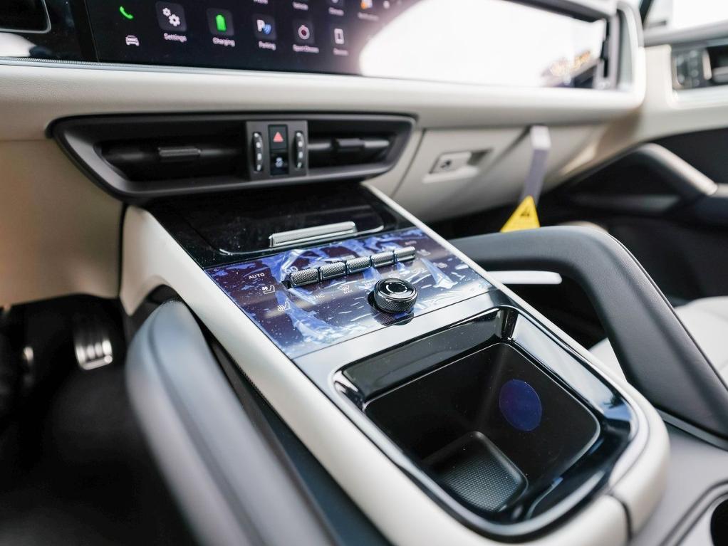 new 2025 Porsche Cayenne car