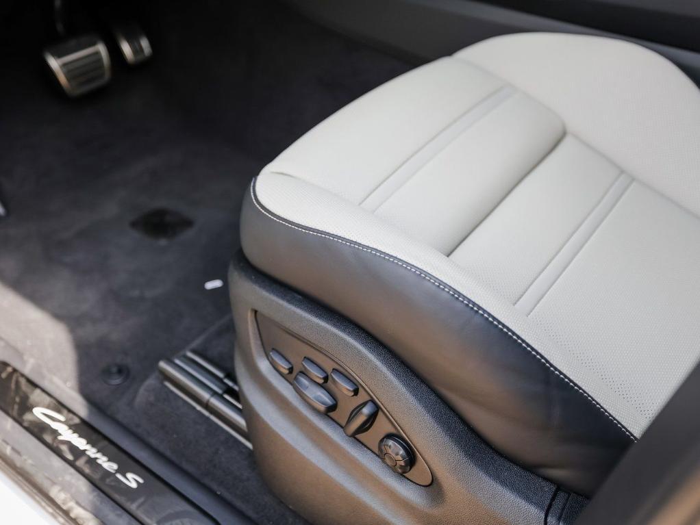 new 2025 Porsche Cayenne car