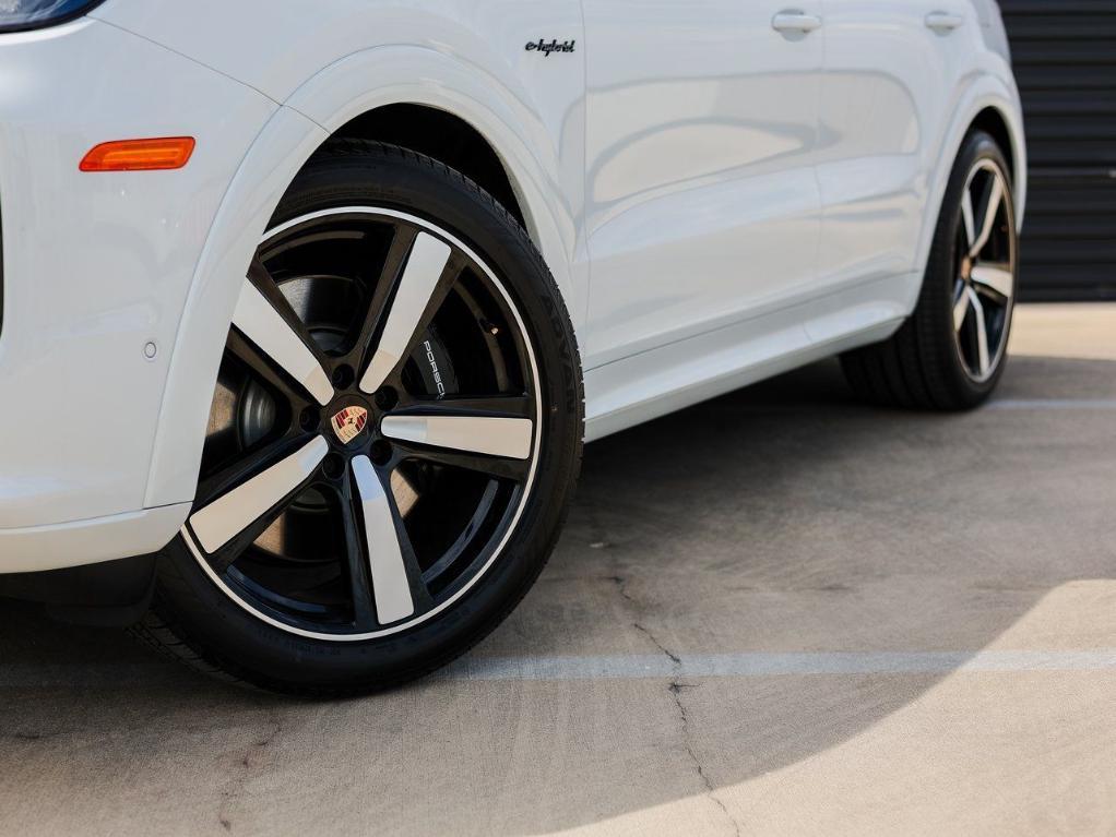 new 2025 Porsche Cayenne car