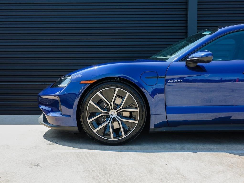 new 2025 Porsche Taycan car