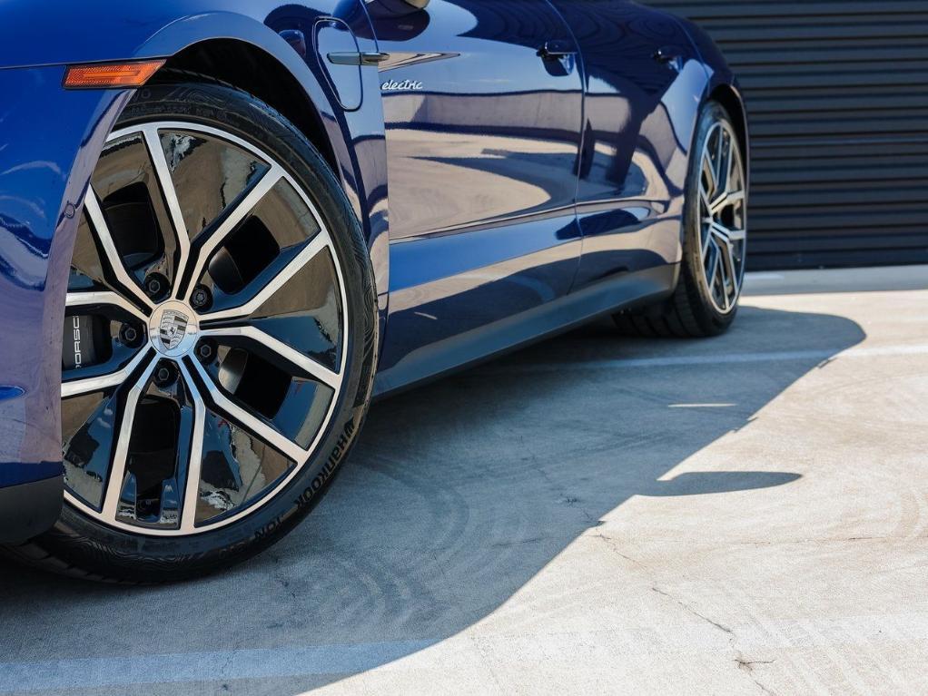 new 2025 Porsche Taycan car
