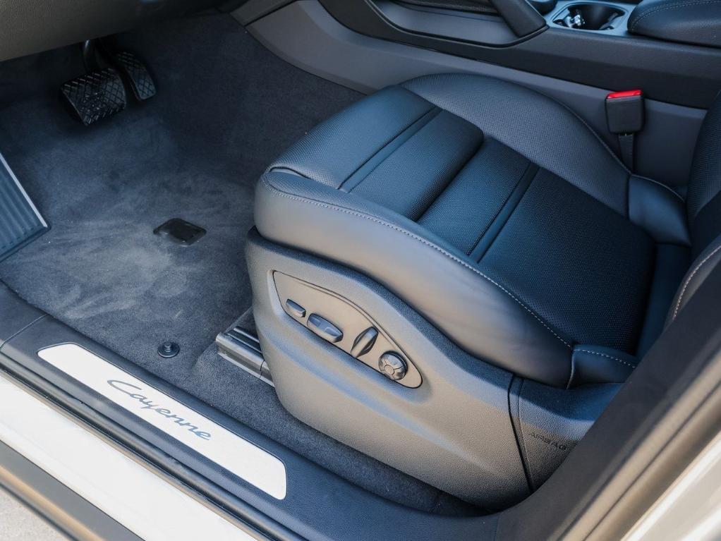 new 2025 Porsche Cayenne car