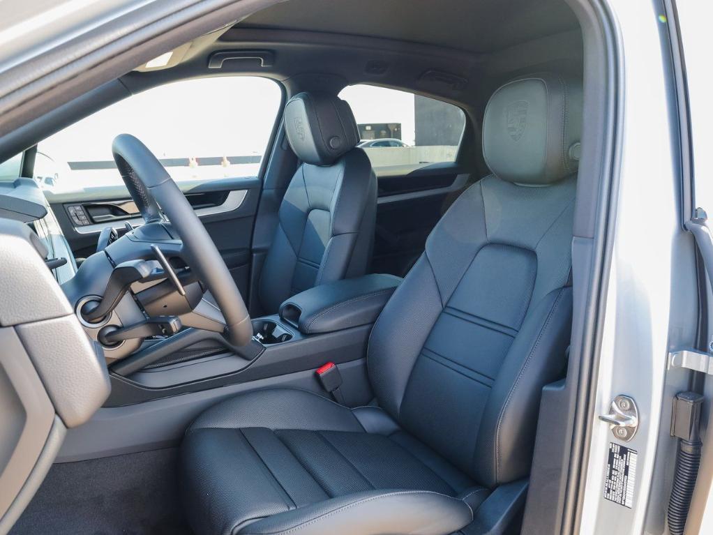 new 2025 Porsche Cayenne car