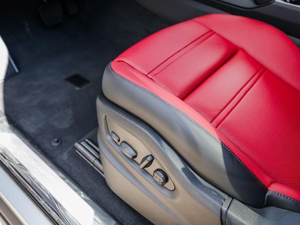 new 2025 Porsche Cayenne car