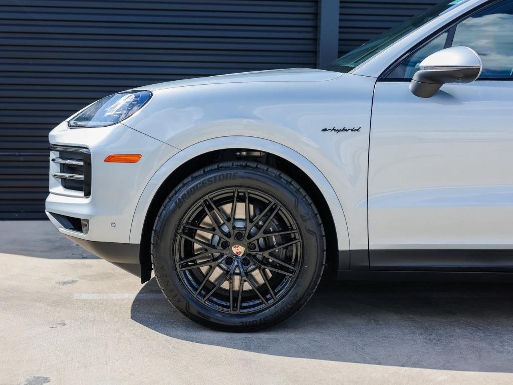 new 2025 Porsche Cayenne car