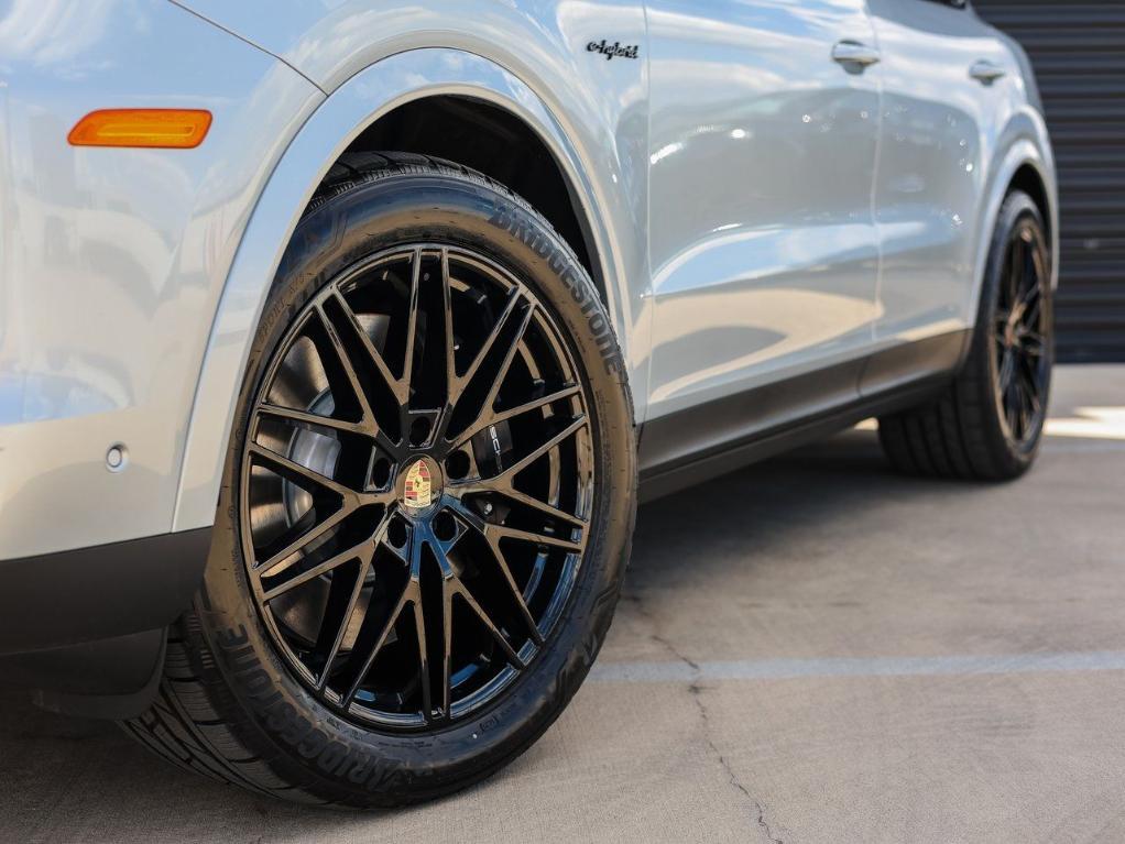 new 2025 Porsche Cayenne car