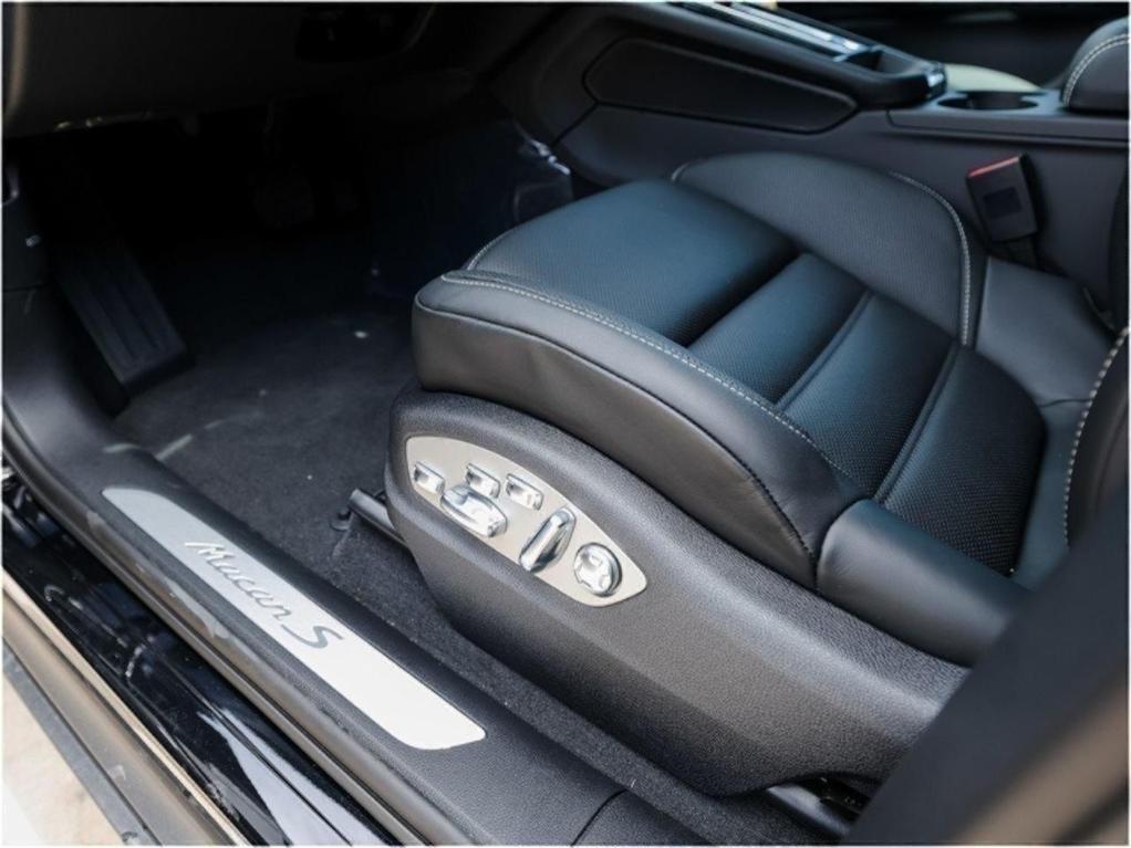 new 2025 Porsche Macan car
