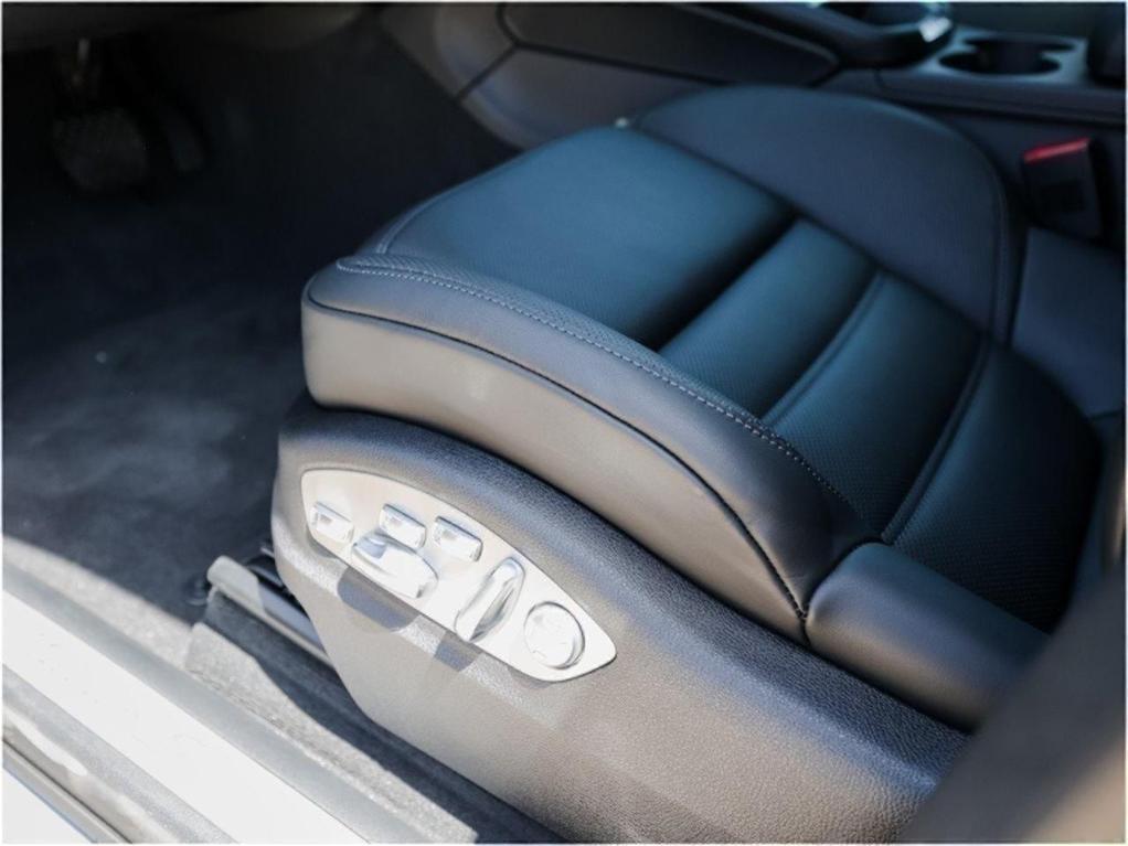 new 2025 Porsche Macan car