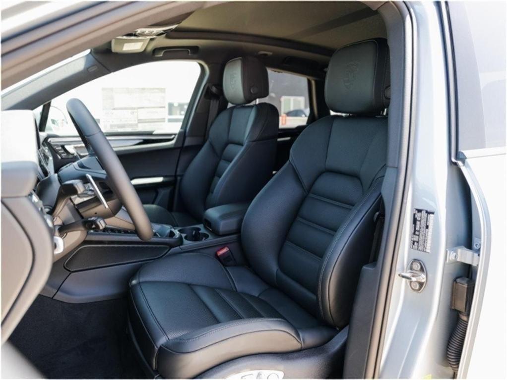 new 2025 Porsche Macan car