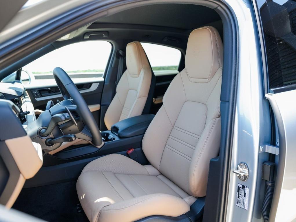new 2025 Porsche Cayenne car
