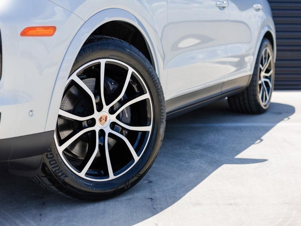 new 2025 Porsche Cayenne car