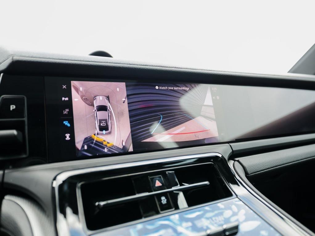 new 2025 Porsche Panamera car