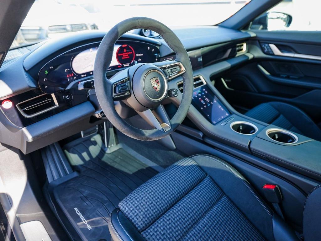 new 2025 Porsche Taycan car