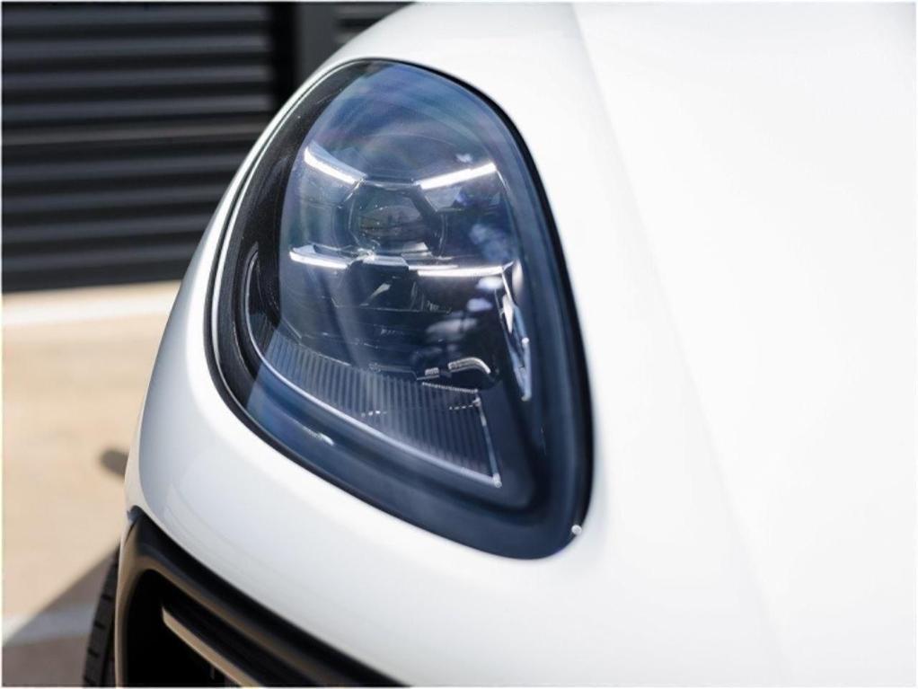new 2025 Porsche Macan car