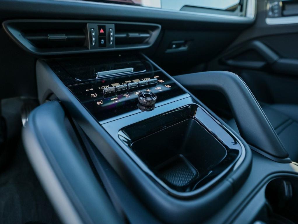 new 2025 Porsche Cayenne car