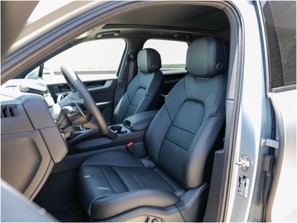 new 2025 Porsche Cayenne car