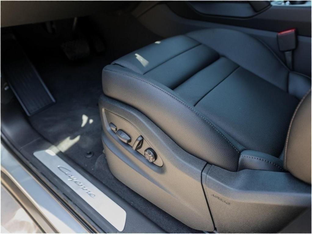 new 2025 Porsche Cayenne car