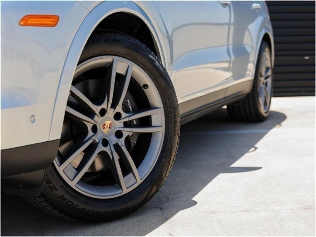 new 2025 Porsche Cayenne car