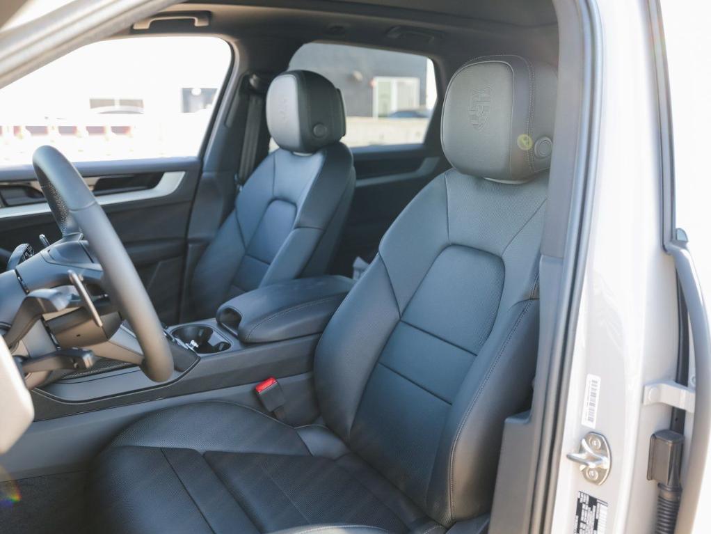 new 2025 Porsche Cayenne car