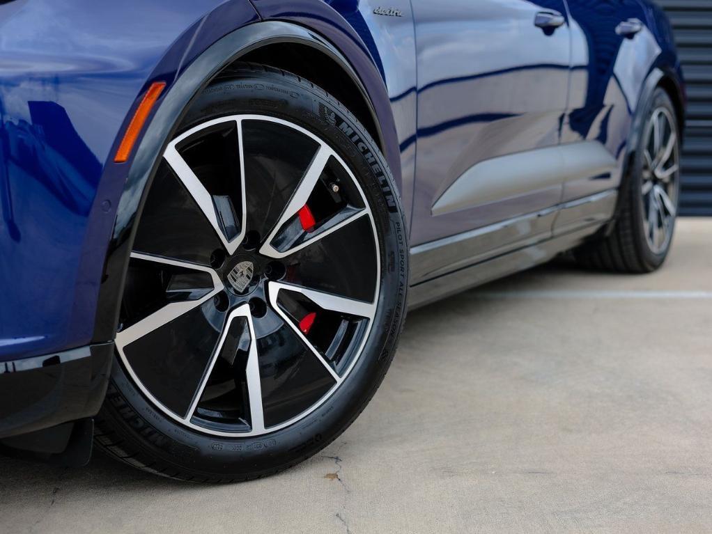 new 2025 Porsche Macan car