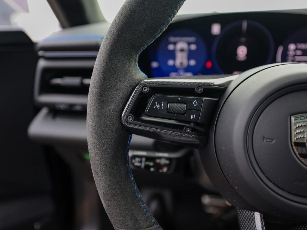 new 2025 Porsche Macan car