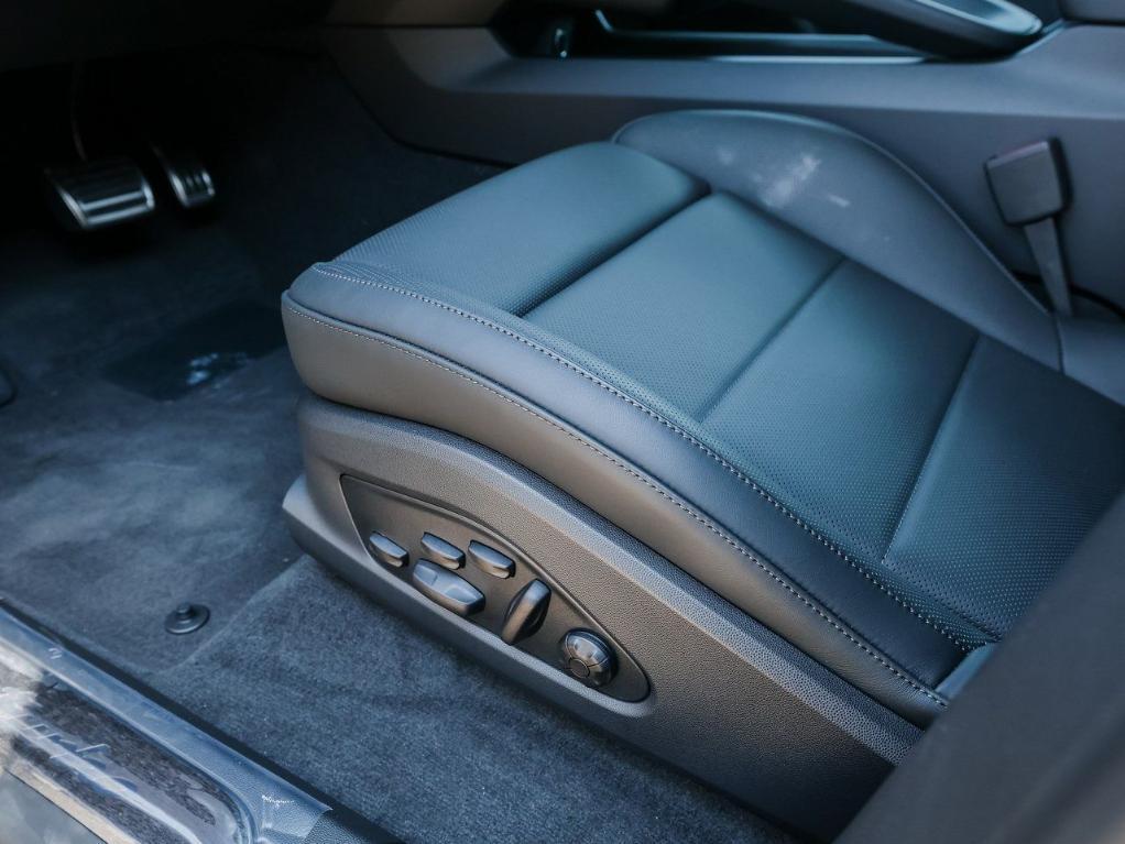 new 2025 Porsche Macan car