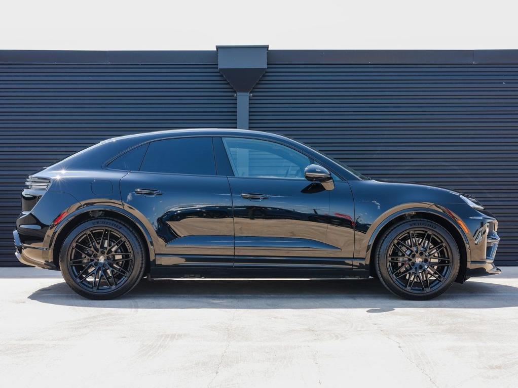 new 2025 Porsche Macan car