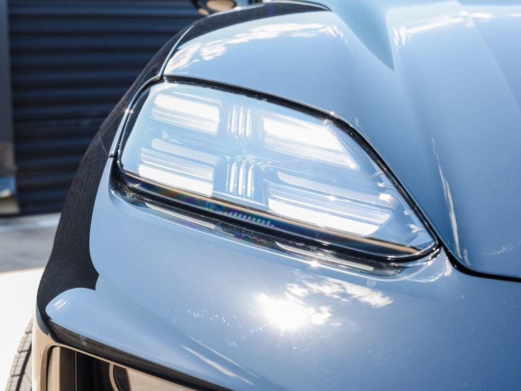 new 2025 Porsche Macan car