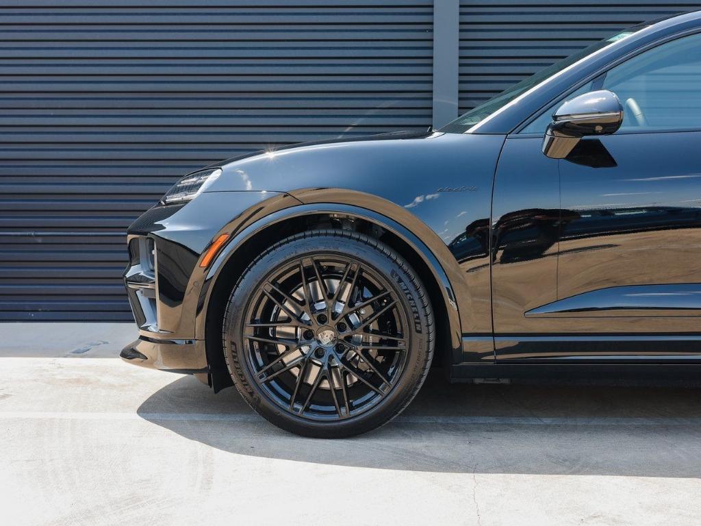 new 2025 Porsche Macan car