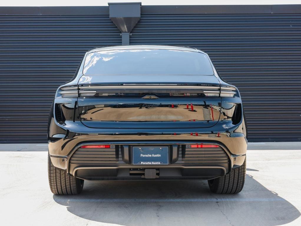 new 2025 Porsche Macan car