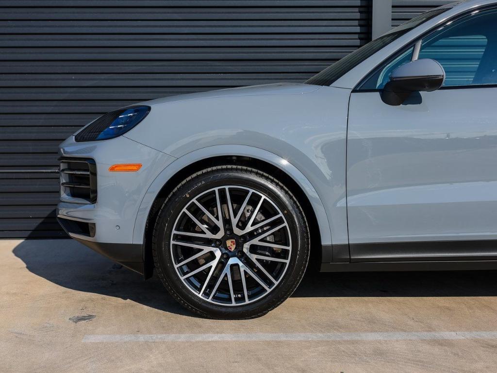 new 2025 Porsche Cayenne car