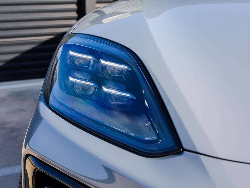 new 2025 Porsche Cayenne car