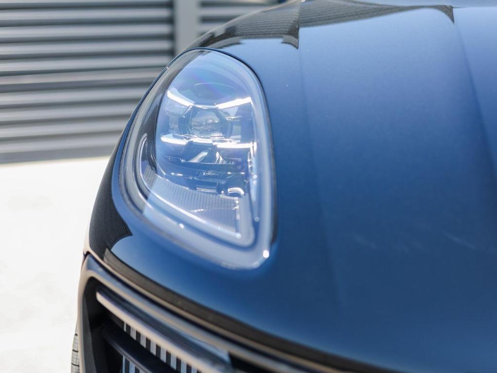 new 2025 Porsche Macan car