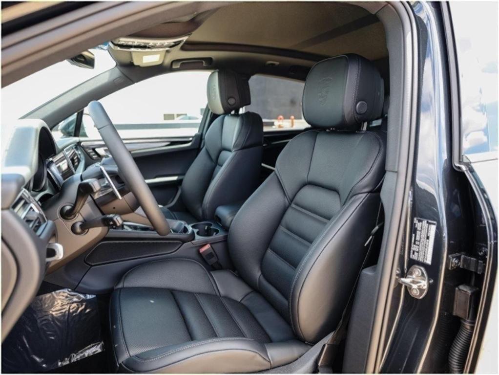 new 2025 Porsche Macan car