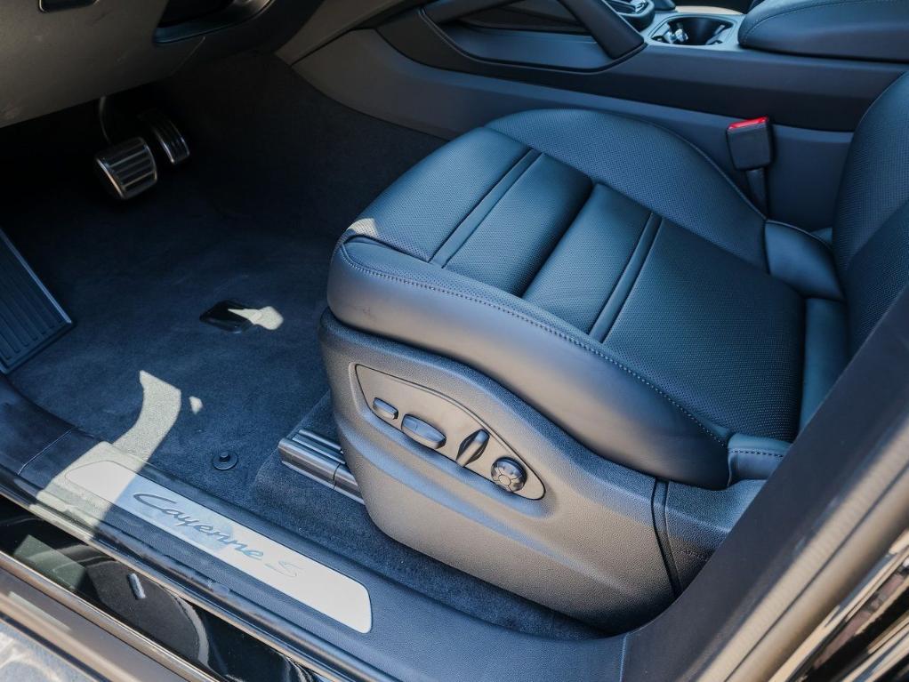 new 2025 Porsche Cayenne car
