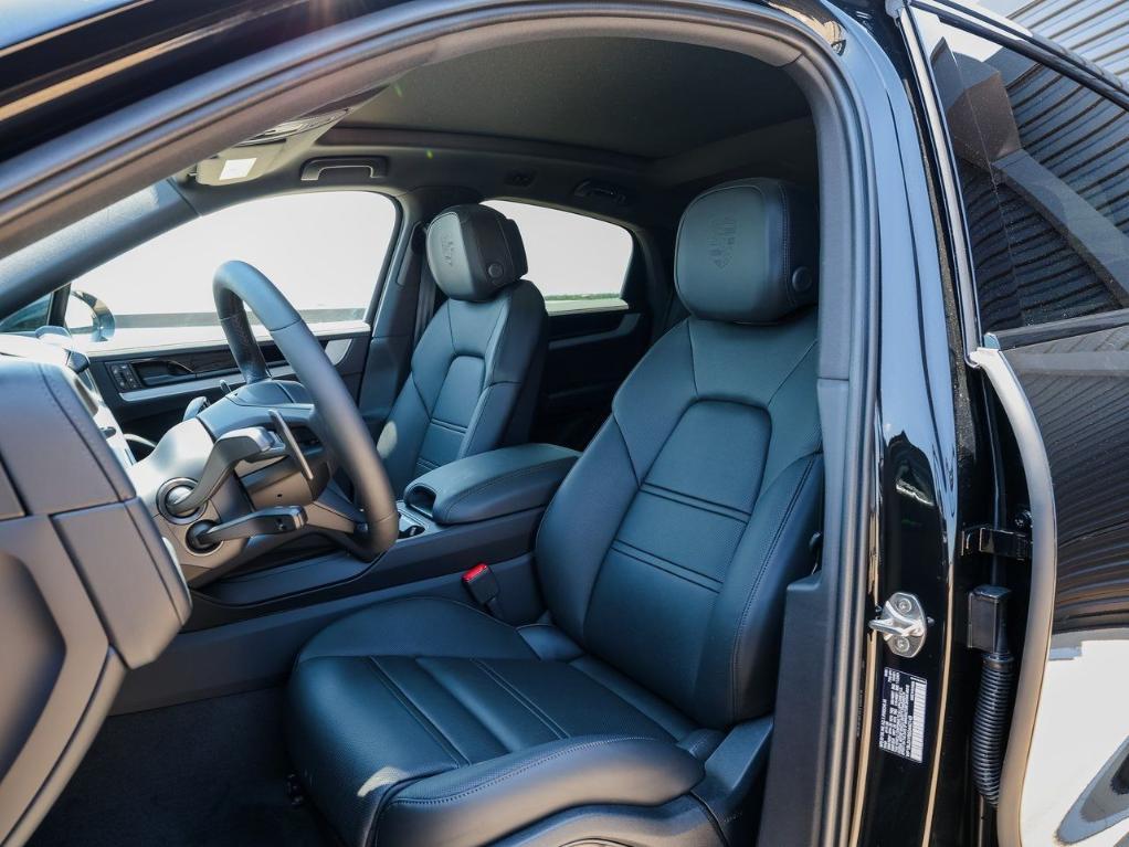 new 2025 Porsche Cayenne car
