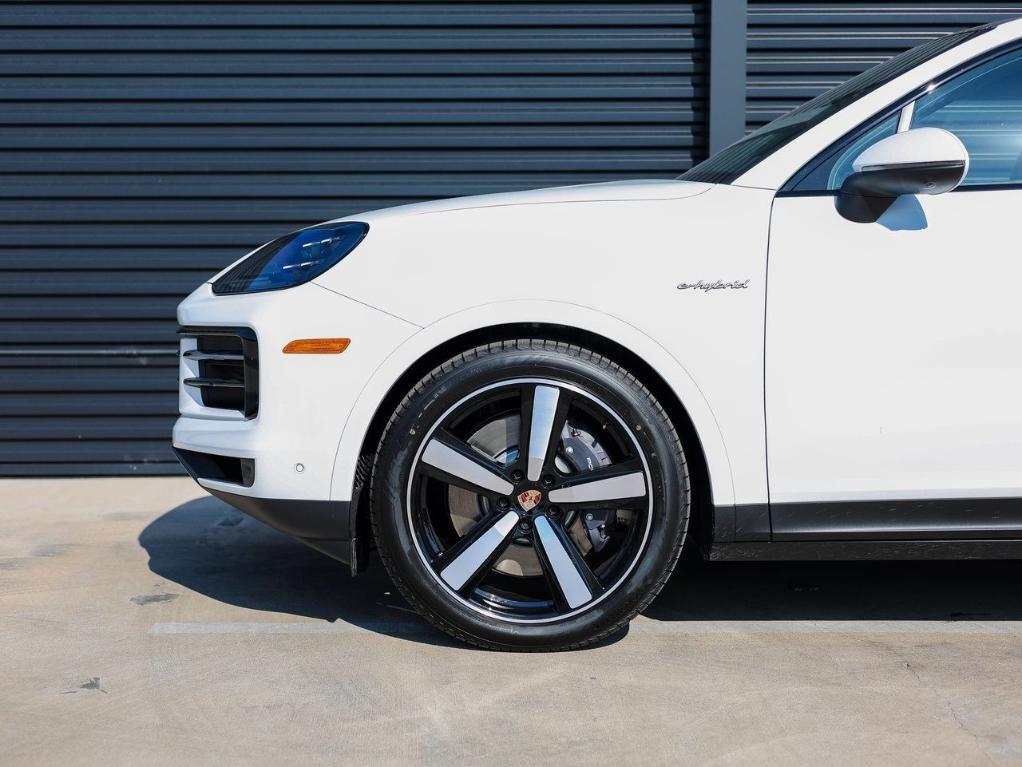 new 2025 Porsche Cayenne car
