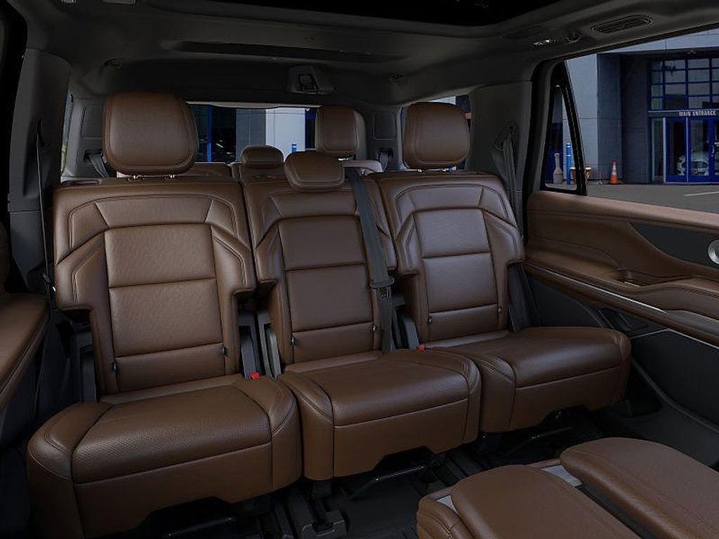 new 2025 Lincoln Navigator car, priced at $99,582