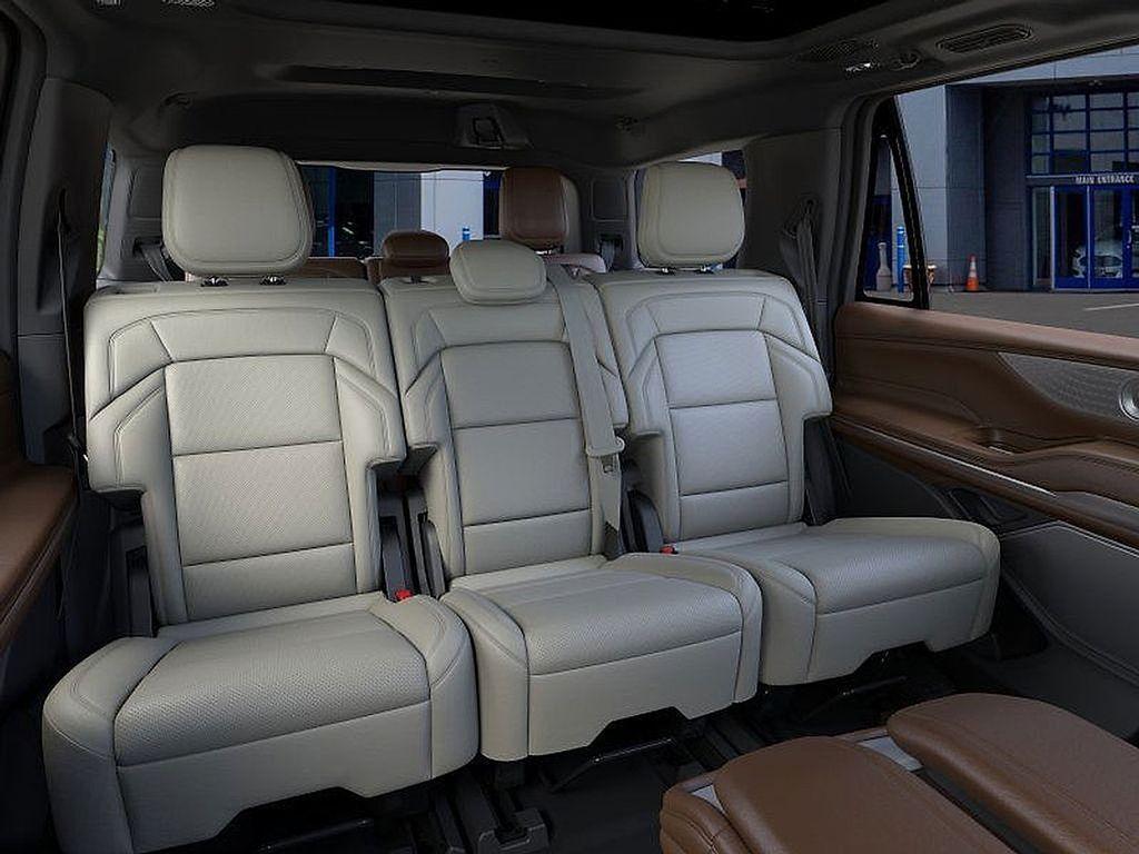 new 2025 Lincoln Navigator car, priced at $101,435