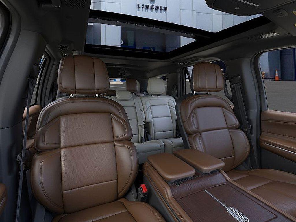 new 2025 Lincoln Navigator car, priced at $99,582