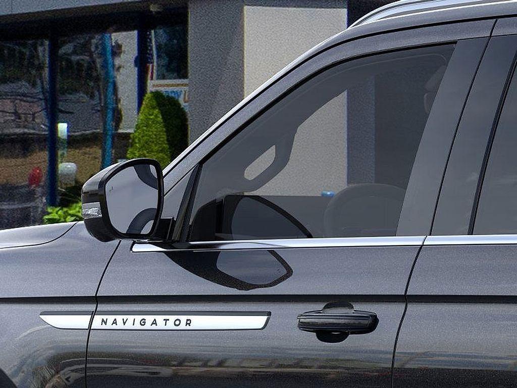 new 2025 Lincoln Navigator car, priced at $101,435