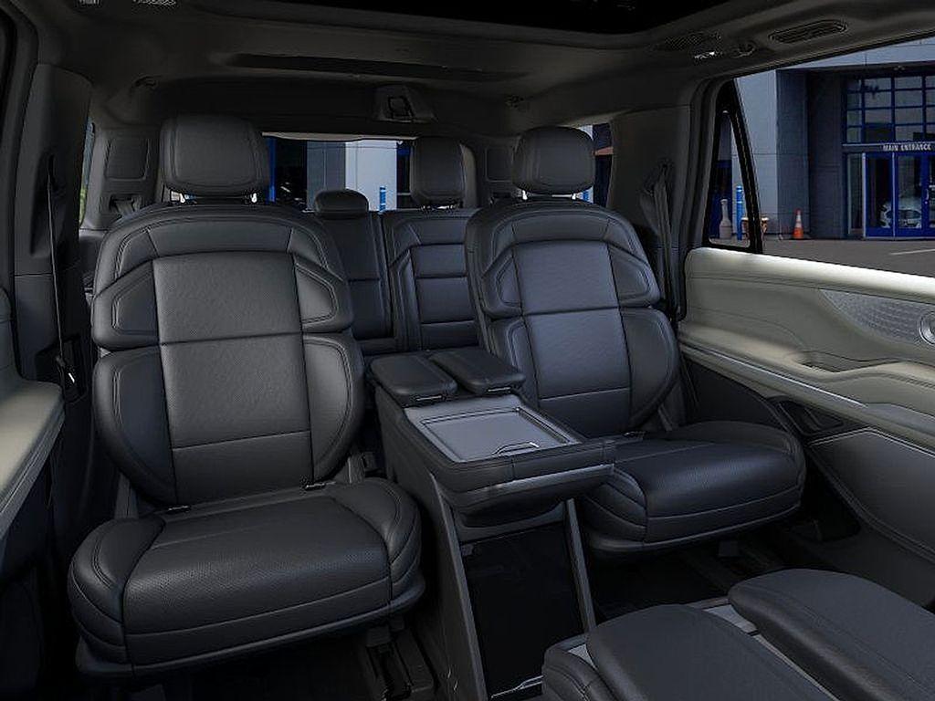 new 2025 Lincoln Navigator car, priced at $109,185