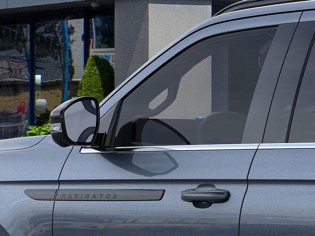 new 2025 Lincoln Navigator car, priced at $109,185