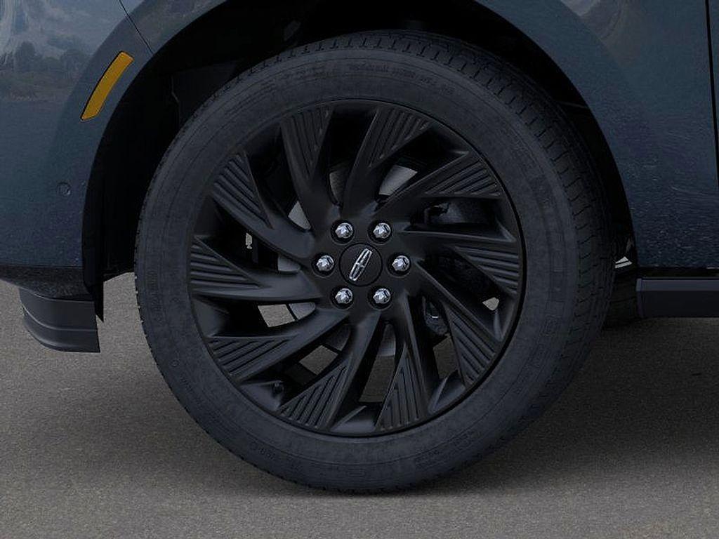 new 2025 Lincoln Navigator car, priced at $109,185