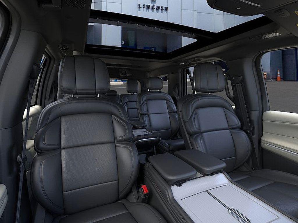 new 2025 Lincoln Navigator car, priced at $109,185