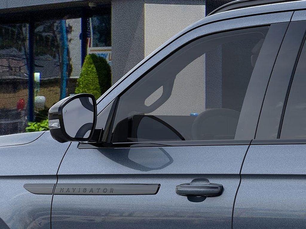 new 2025 Lincoln Navigator car, priced at $109,185