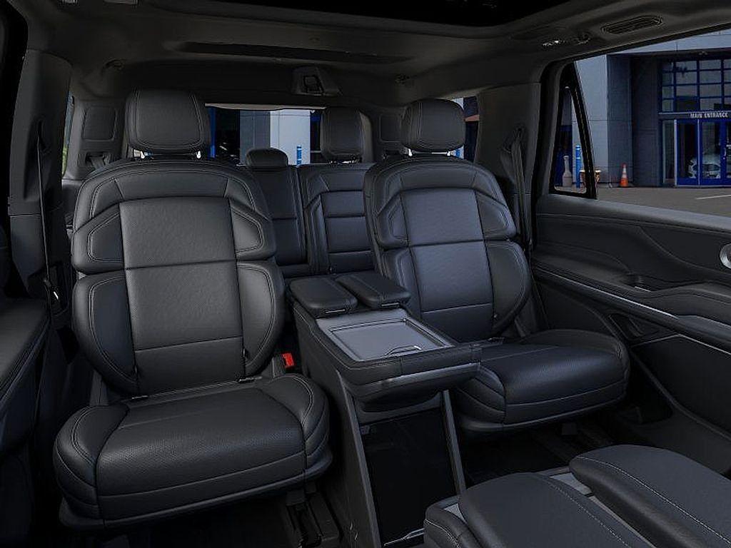 new 2025 Lincoln Navigator car, priced at $109,185